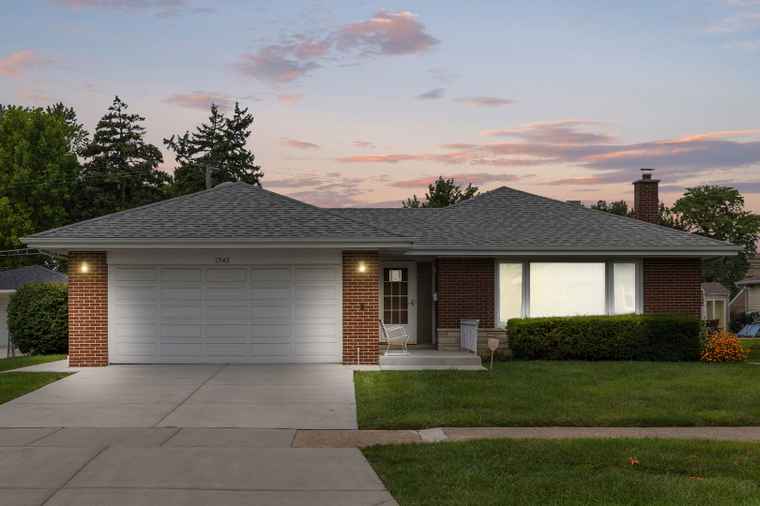 Photo of 1242 Heidorn Ave Westchester, IL 60154
