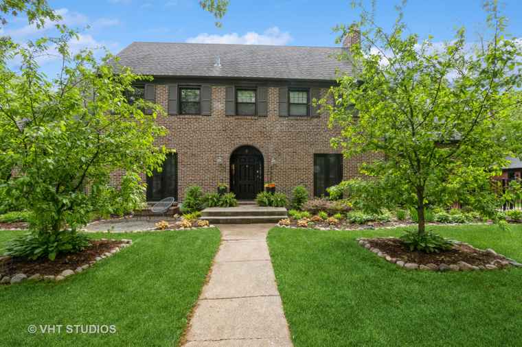 Photo of 723 Gardner Rd Flossmoor, IL 60422