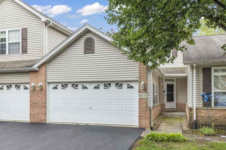 Photo of 16727 S Sunset Ridge Ct Lockport, IL 60441