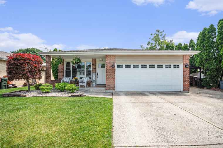 Photo of 6621 W Victoria Dr Oak Forest, IL 60452