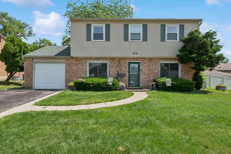 Photo of 1313 Glen Hill Dr Glendale Heights, IL 60139
