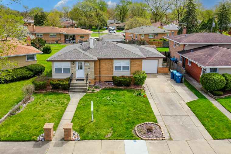 Photo of 16341 Ingleside Ave South Holland, IL 60473