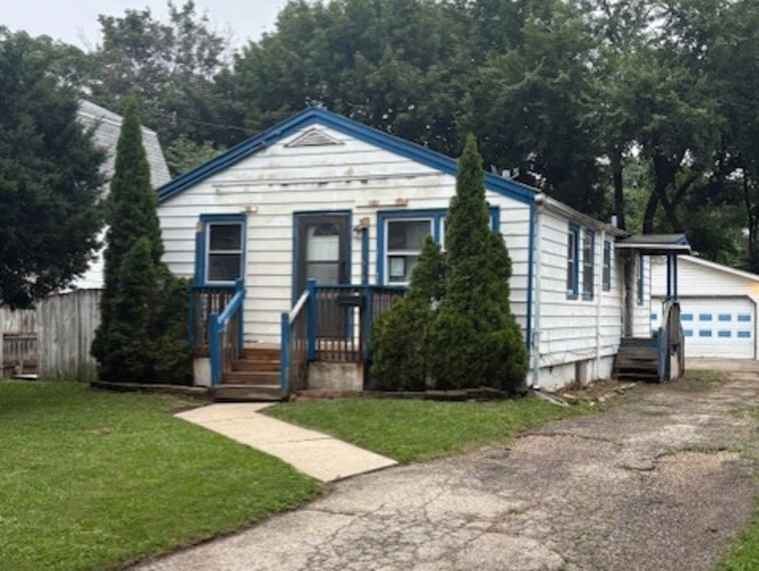 Photo of 915 S Liberty St Elgin, IL 60120