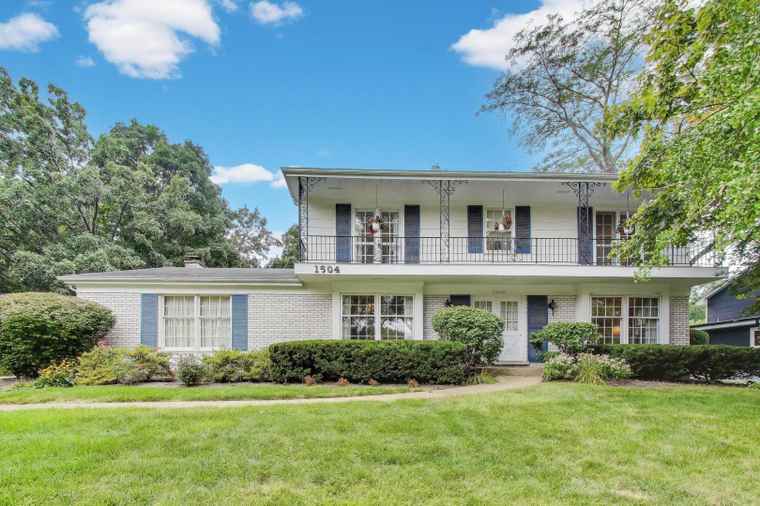 Photo of 1504 Wincanton Dr Deerfield, IL 60015