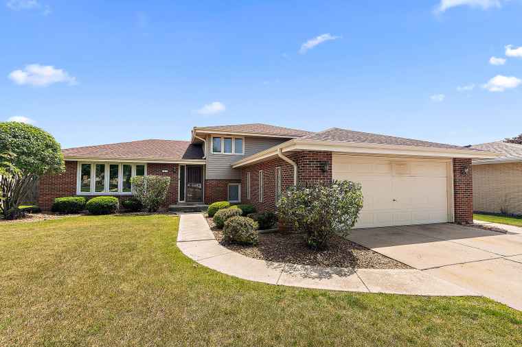 Photo of 7617 Sycamore Dr Orland Park, IL 60462