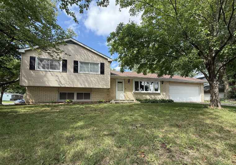 Photo of 238 Berkshire Dr Crystal Lake, IL 60014