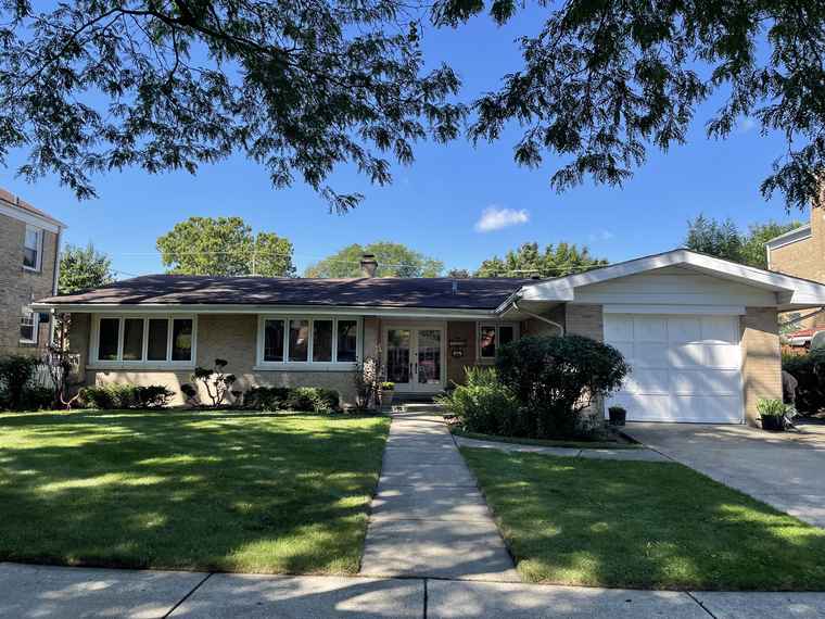 Photo of 8240 Lowell Ave Skokie, IL 60076