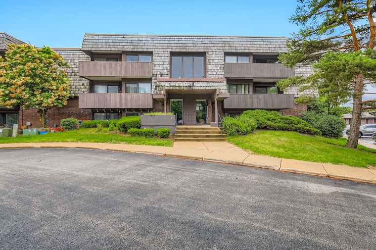 Photo of 525 Timber Ridge Dr #208 Carol Stream, IL 60188