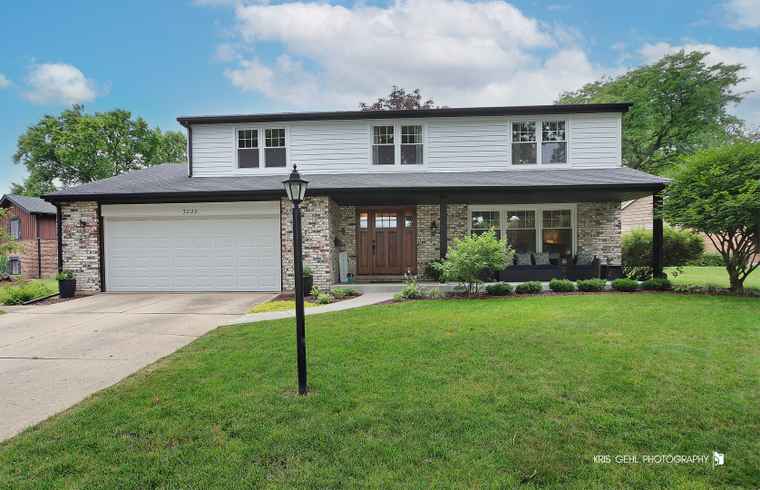 Photo of 3228 N Volz Dr E Arlington Heights, IL 60004
