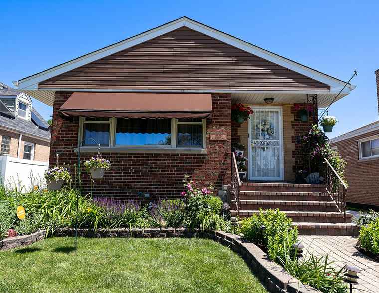 Photo of 8805 S California Ave Evergreen Park, IL 60805