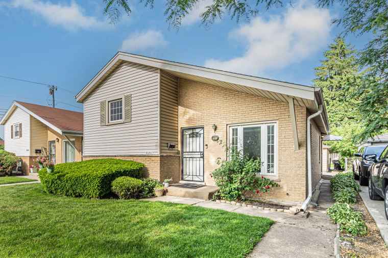 Photo of 8341 Crawford Ave Skokie, IL 60076