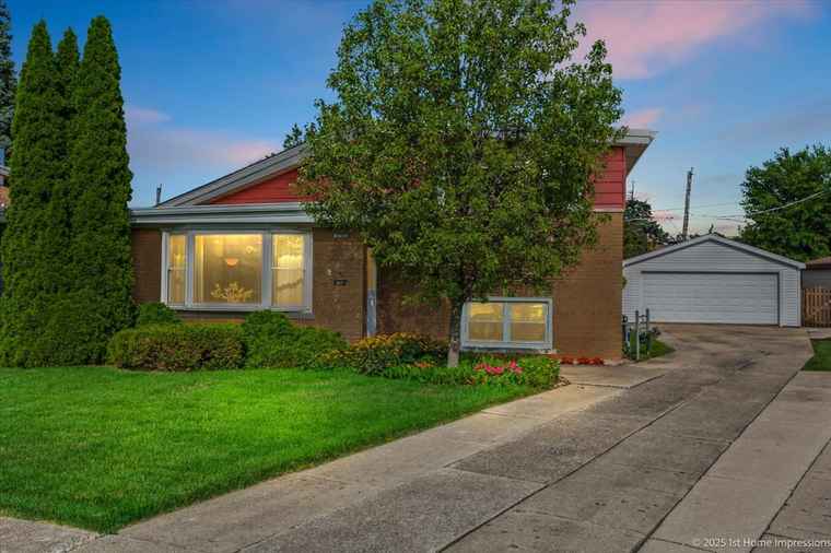 Photo of 9744 S Utica Ave Evergreen Park, IL 60805