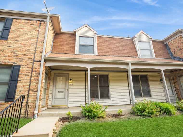 Photo of 1812 Bristol Walk #1812 Hoffman Estates, IL 60169