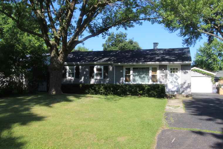 Photo of 1521 Adams St Lake In The Hills, IL 60156