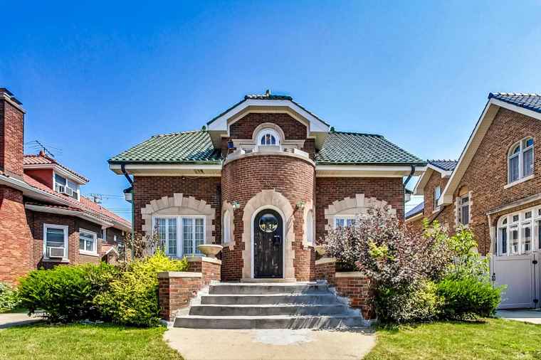 Photo of 7102 Riverside Dr Berwyn, IL 60402