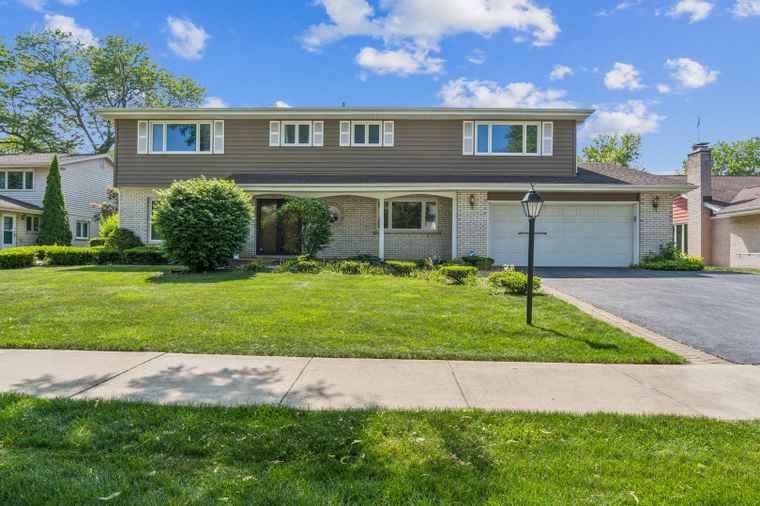 Photo of 1848 Birch Rd Northbrook, IL 60062