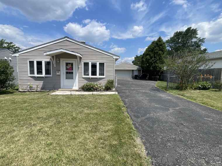 Photo of 540 E Altgeld Ave Glendale Heights, IL 60139