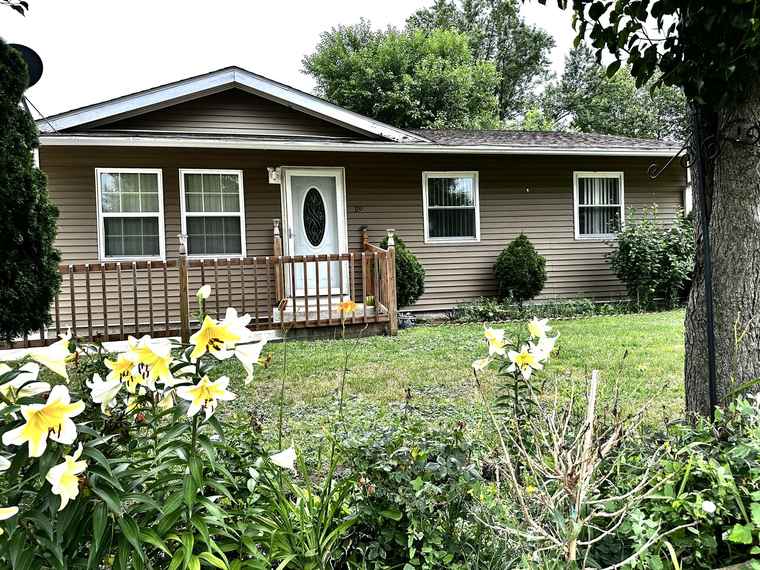 Photo of 319 Four Winds Way Carpentersville, IL 60110
