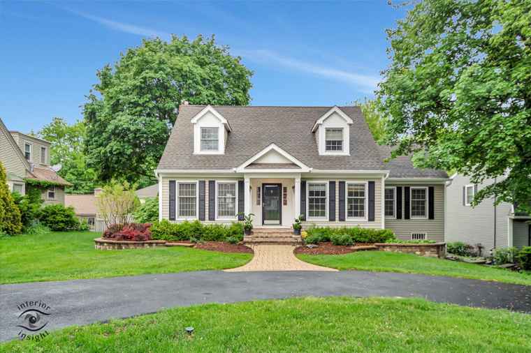 Photo of 616 E Hillside Ave Barrington, IL 60010