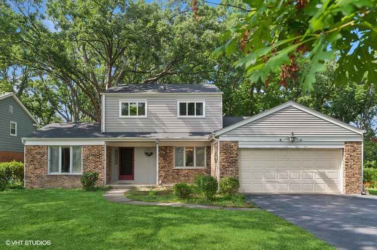 Photo of 104 E Louis Ave Lake Forest, IL 60045