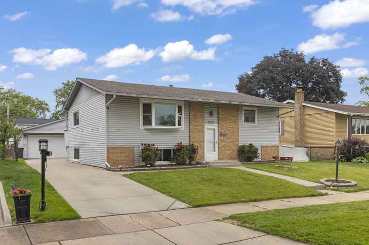 Photo of 15424 David Ln Oak Forest, IL 60452