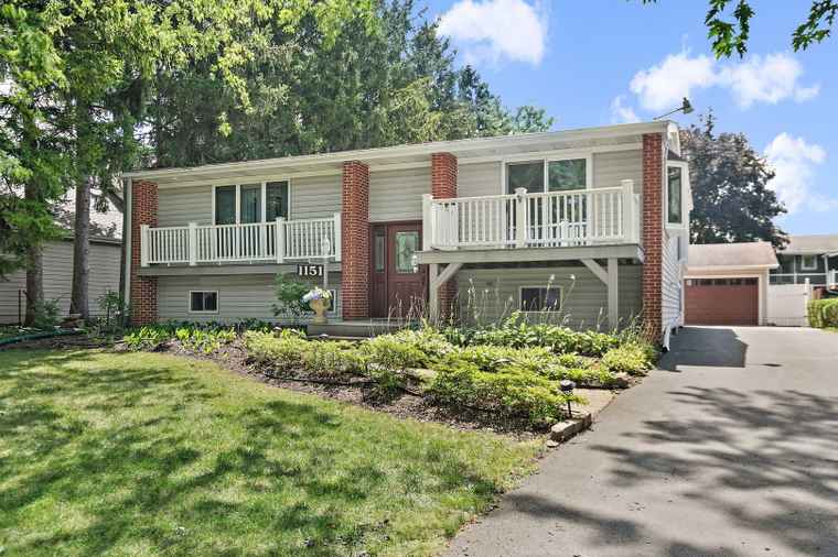 Photo of 1151 Country Club Rd Lake Zurich, IL 60047
