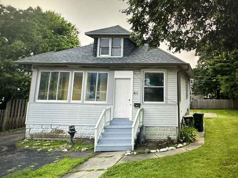 Photo of 411 N Arlington Heights Rd Arlington Heights, IL 60004