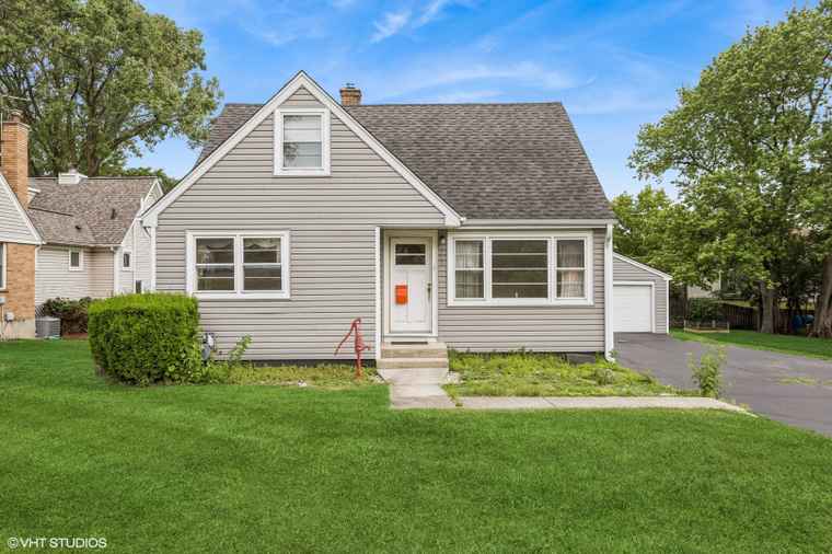 Photo of 680 N Garfield St Lombard, IL 60148