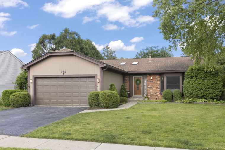 Photo of 787 Bluejay Cir Elk Grove Village, IL 60007