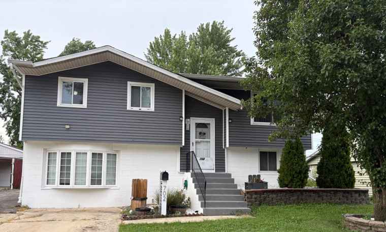 Photo of 702 Union Ave Romeoville, IL 60446