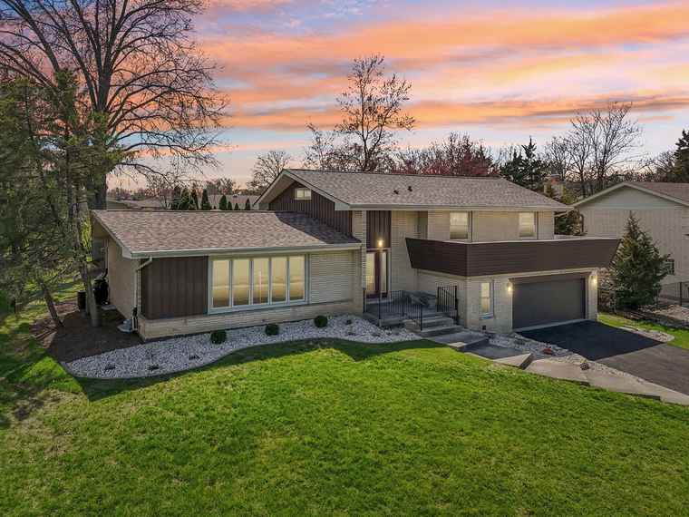 Photo of 6709 W Menominee Pkwy Palos Heights, IL 60463