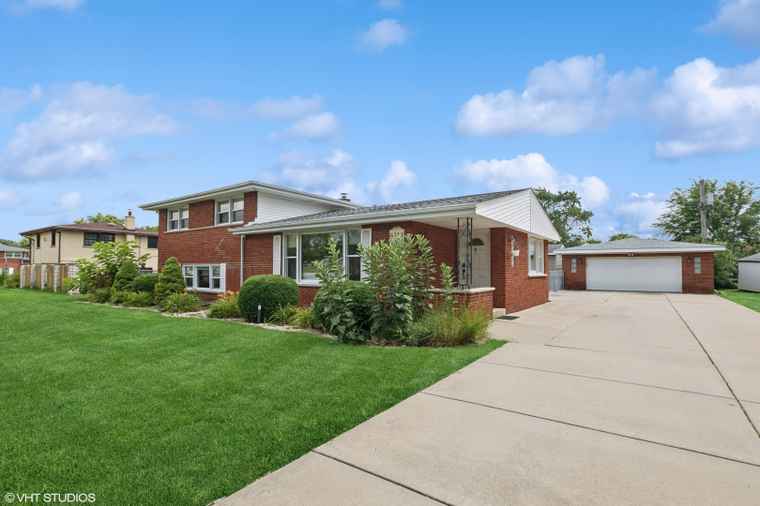 Photo of 6313 W 89th Pl Oak Lawn, IL 60453