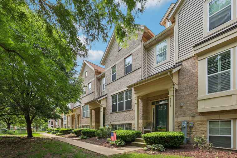 Photo of 5608 Cambridge Way Hanover Park, IL 60133