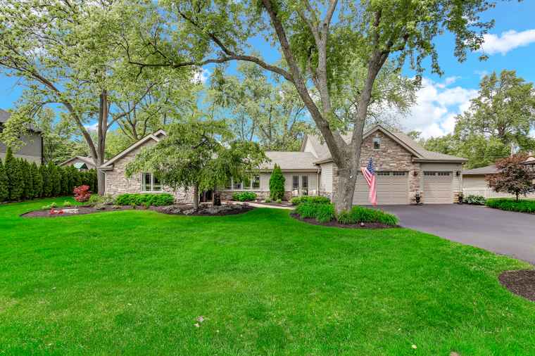 Photo of 12332 S Richard Ave Palos Heights, IL 60463