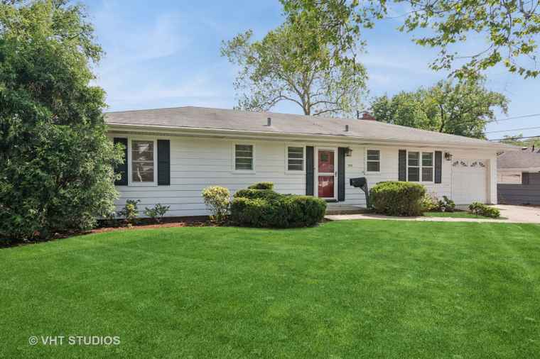 Photo of 919 Oxford Rd Glen Ellyn, IL 60137