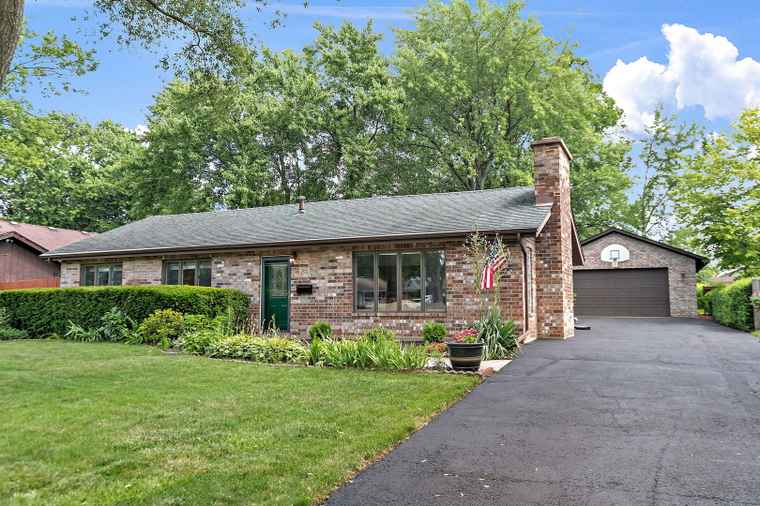 Photo of 385 Illinois Blvd Hoffman Estates, IL 60169