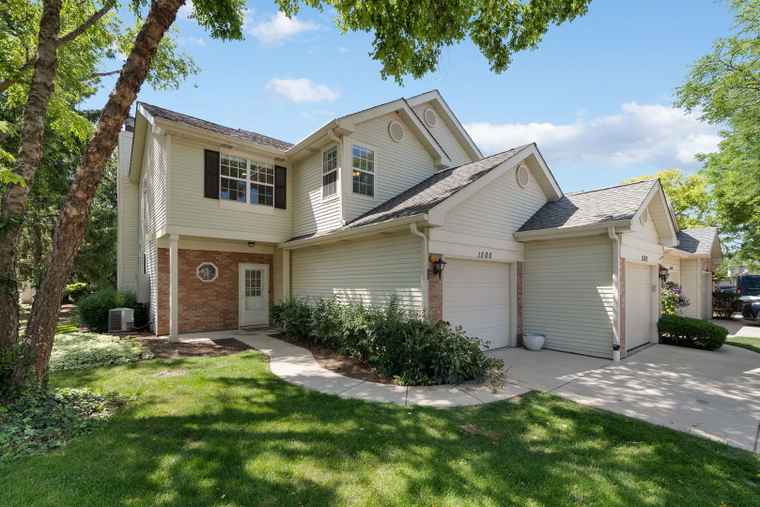 Photo of 1500 Golfview Dr Glendale Heights, IL 60139