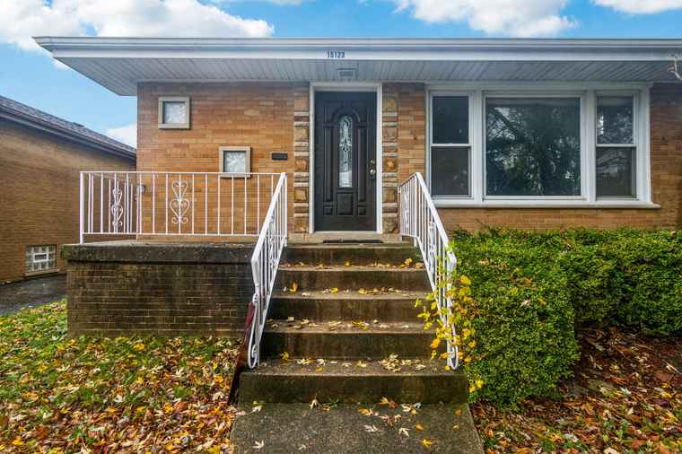 Photo of 15123 Wabash Ave South Holland, IL 60473