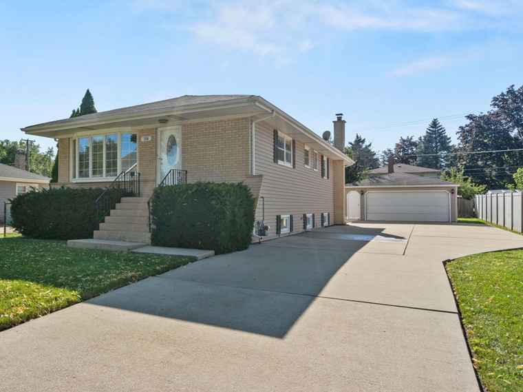 Photo of 780 N Adele St Elmhurst, IL 60126