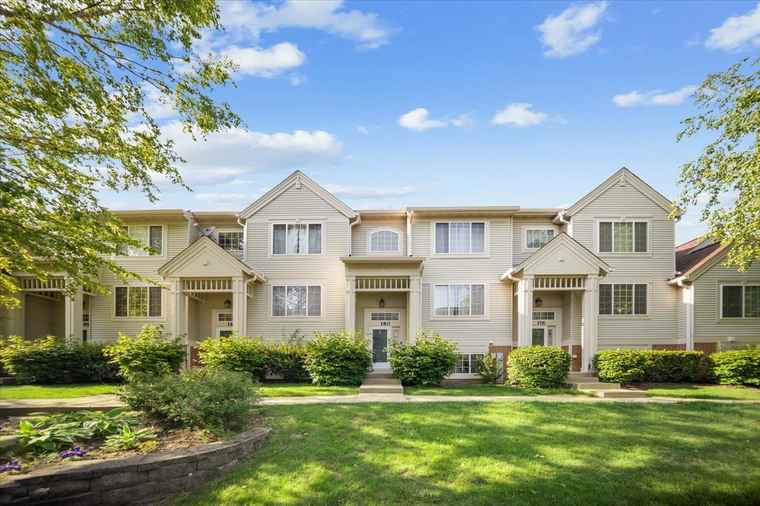 Photo of 180 New Haven Dr Cary, IL 60013