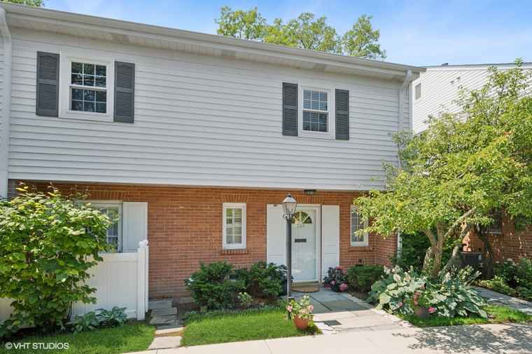 Photo of 730 Oak St Winnetka, IL 60093