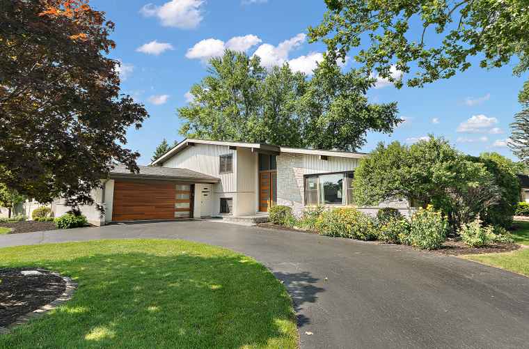 Photo of 12932 S Comanche Dr Palos Heights, IL 60463
