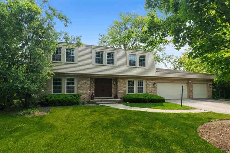 Photo of 805 Brand Ln Deerfield, IL 60015