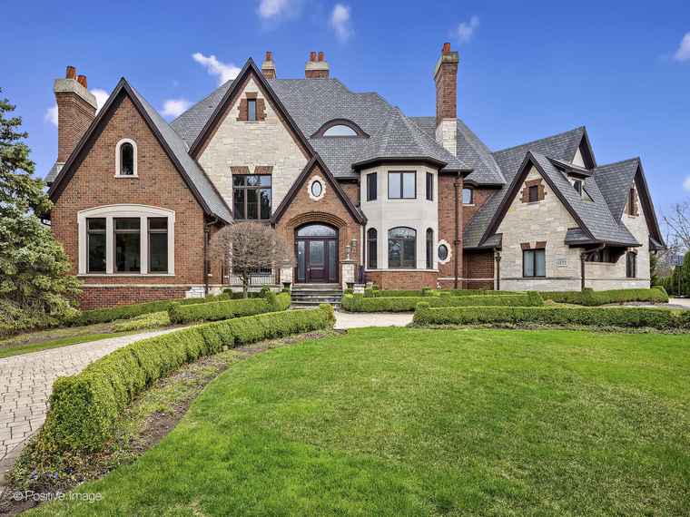 Photo of 6655 Lee Ct Burr Ridge, IL 60527