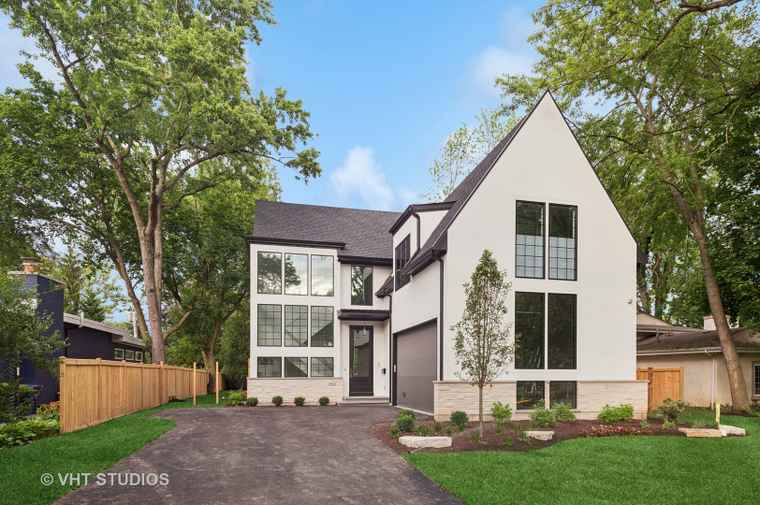 Photo of 759 Strawberry Hill Dr Glencoe, IL 60022
