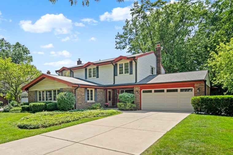 Photo of 1820 Clover Rd Northbrook, IL 60062