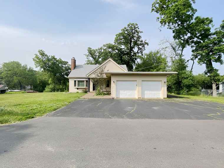 Photo of 134 Hickory Rd Lake In The Hills, IL 60156