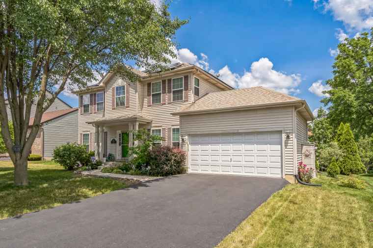 Photo of 879 Jeri Ln West Chicago, IL 60185
