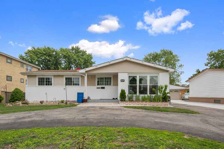 Photo of 903 S York Rd Bensenville, IL 60106
