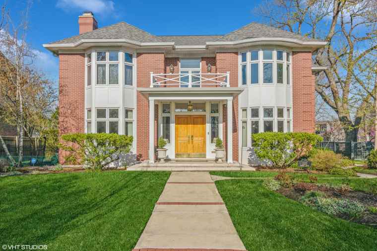Photo of 1133 Manor Dr Wilmette, IL 60091